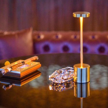Century Marina Hotel - Lusail Экстерьер фото The table lamp