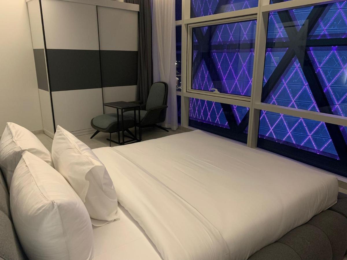 Century Marina Hotel - Lusail Экстерьер фото A bedroom at the hotel
