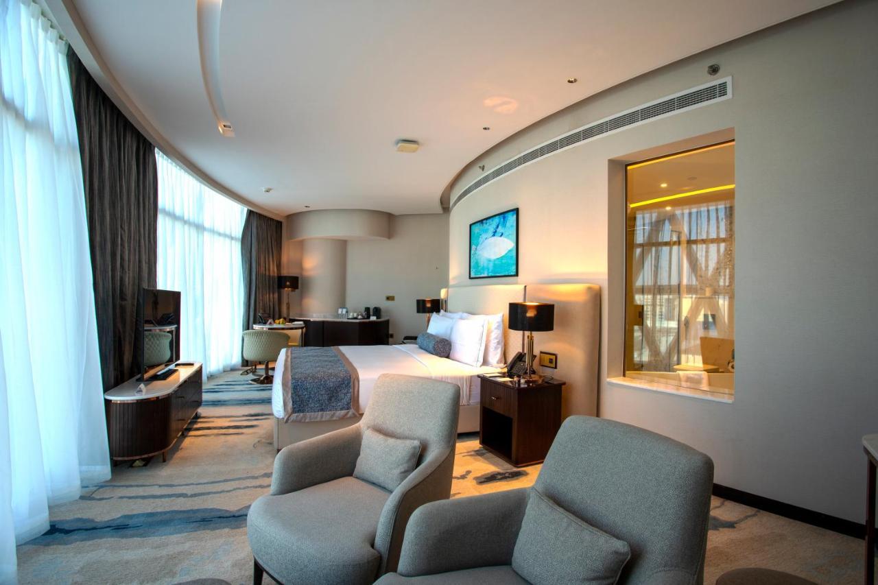 Century Marina Hotel - Lusail Экстерьер фото A suite at the hotel