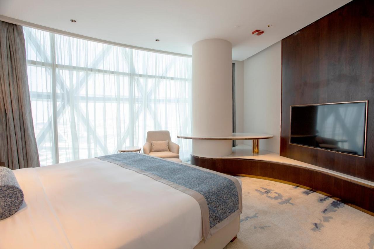 Century Marina Hotel - Lusail Экстерьер фото A bedroom at the hotel