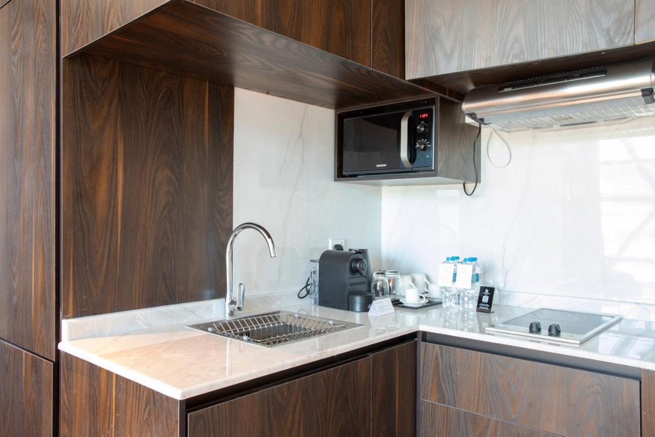 Century Marina Hotel - Lusail Экстерьер фото A kitchen in a hotel