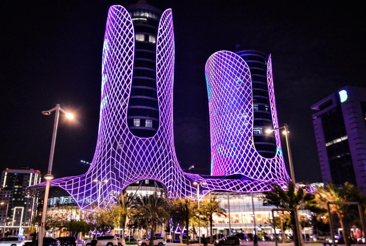 Century Marina Hotel - Lusail Экстерьер фото The Al Hamra Towers at night