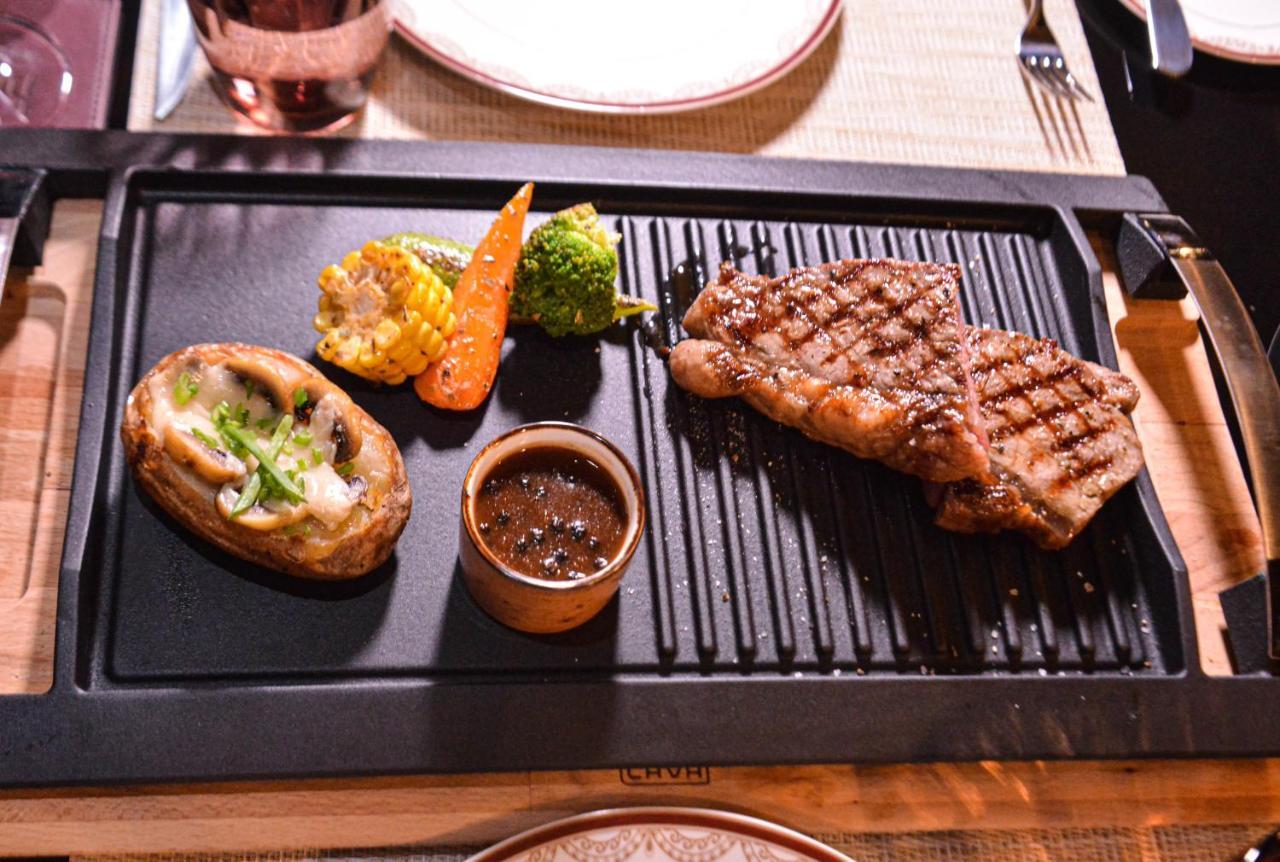 Century Marina Hotel - Lusail Экстерьер фото A steak prepared on a griddle
