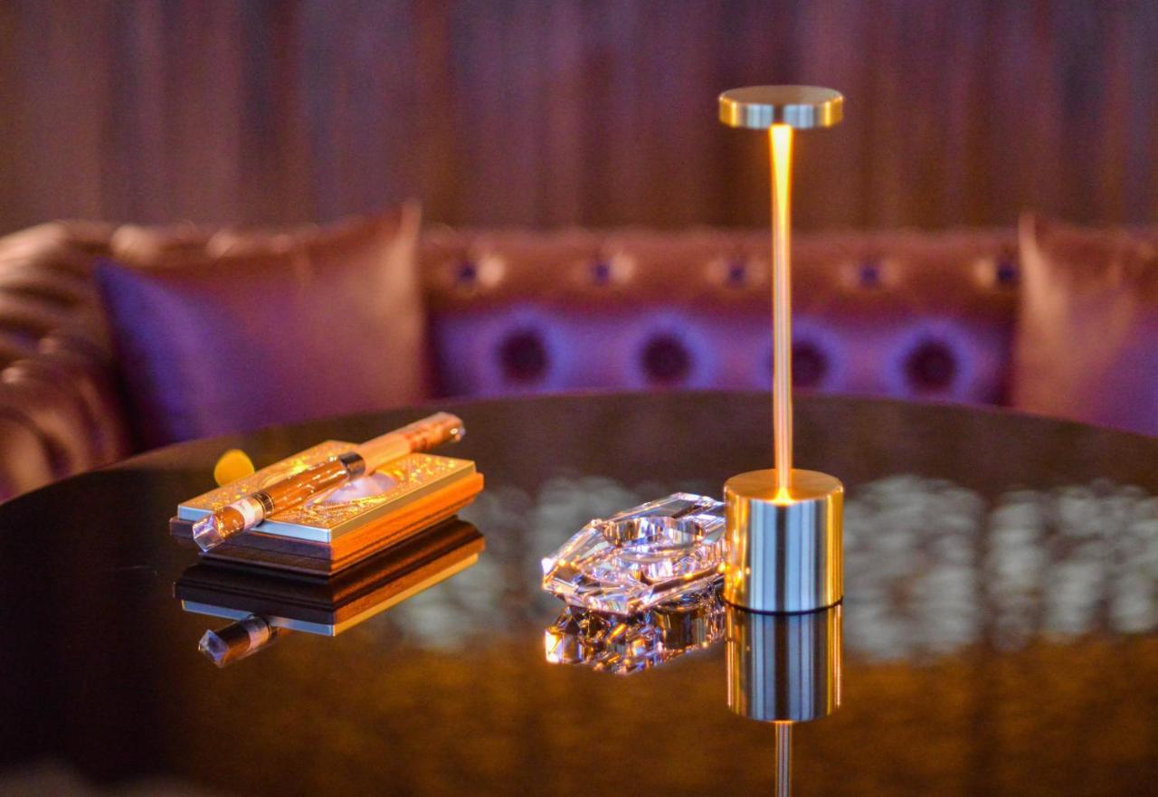 Century Marina Hotel - Lusail Экстерьер фото The table lamp