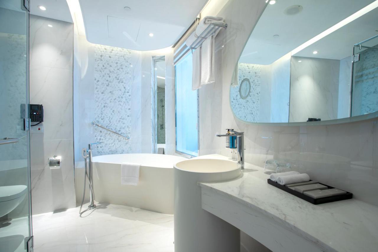 Century Marina Hotel - Lusail Экстерьер фото Bathroom