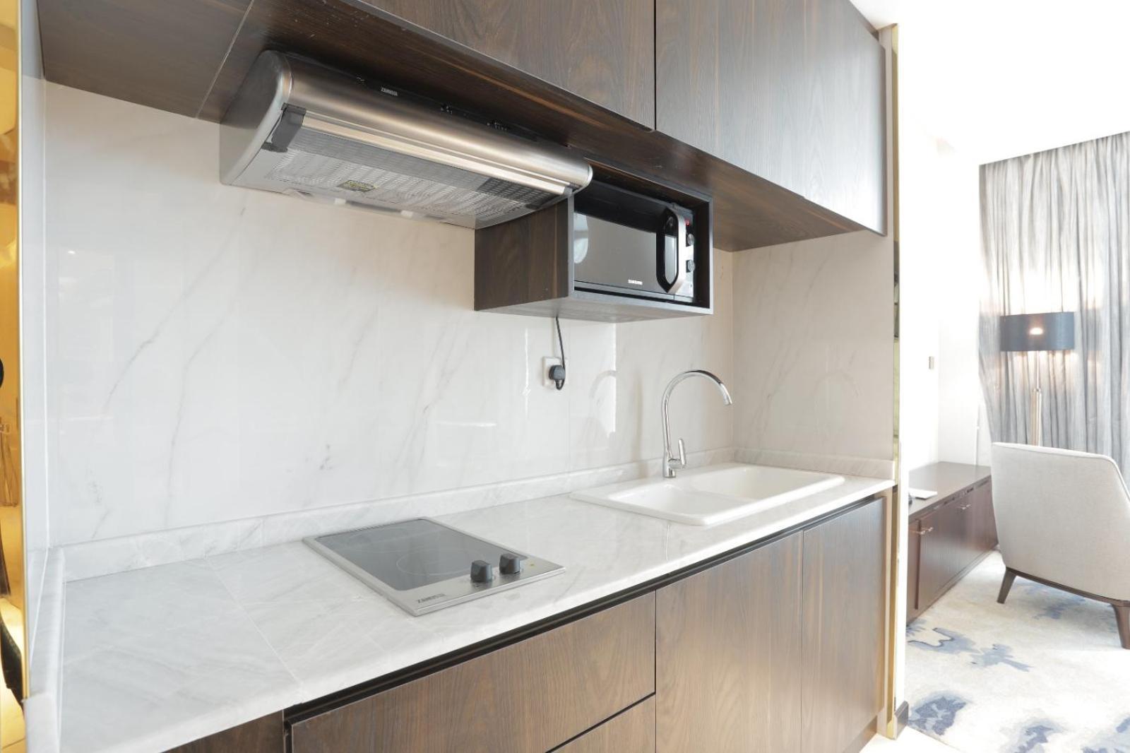 Century Marina Hotel - Lusail Экстерьер фото A modern kitchen